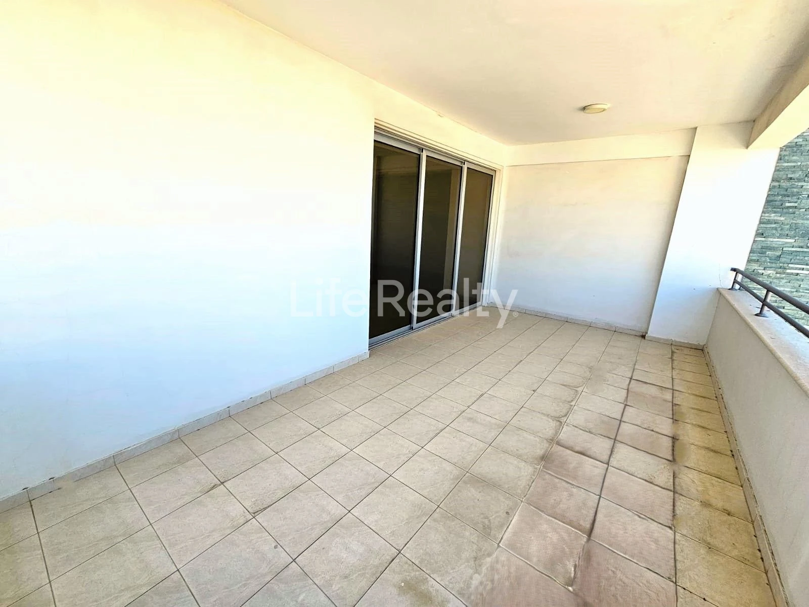 3-Bedroom Top Floor Apartment, image 1