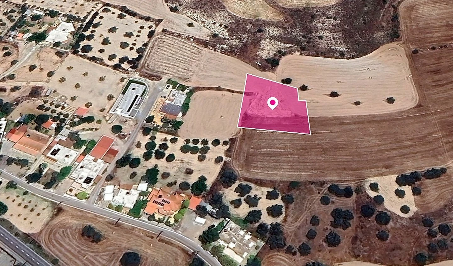 Residential field in Agia Varvara Nicosia, image 1