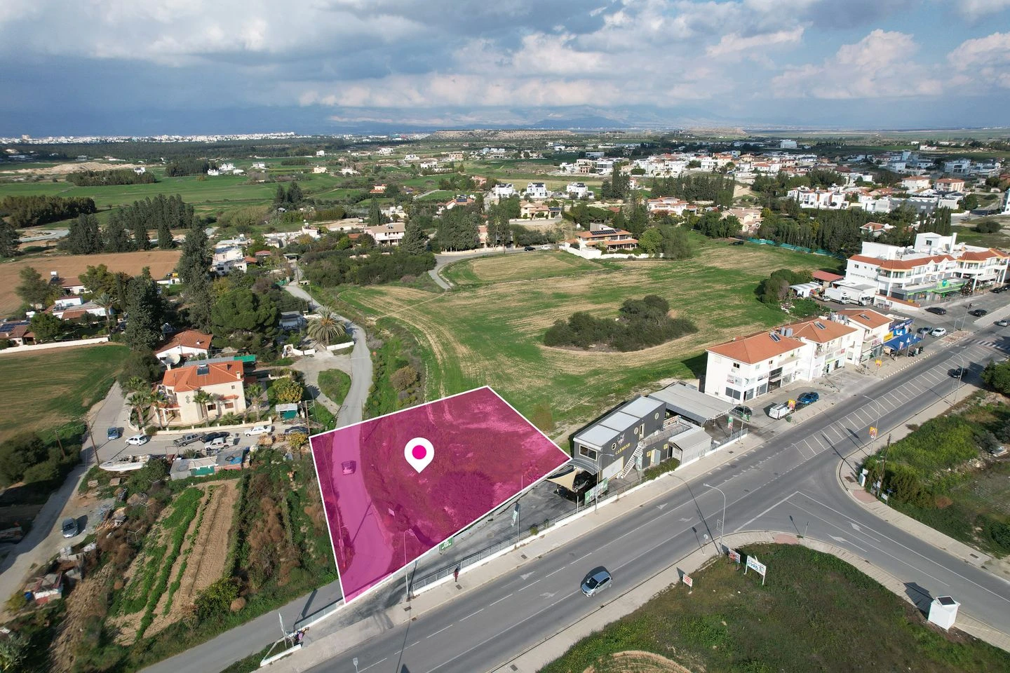 CommercialResidential field in Geri Nicosia, image 1