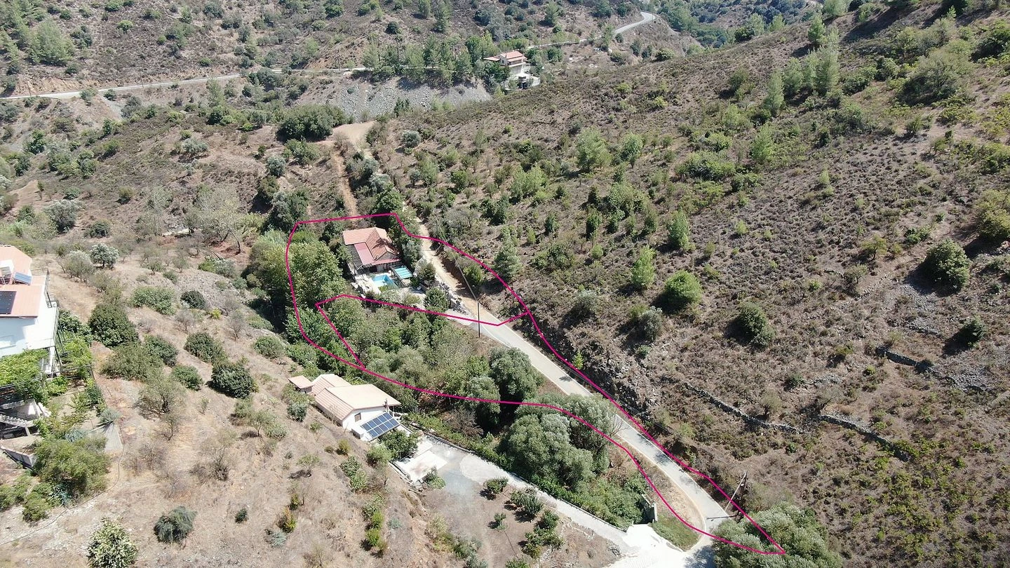 House  field in Apliki Nicosia, image 1