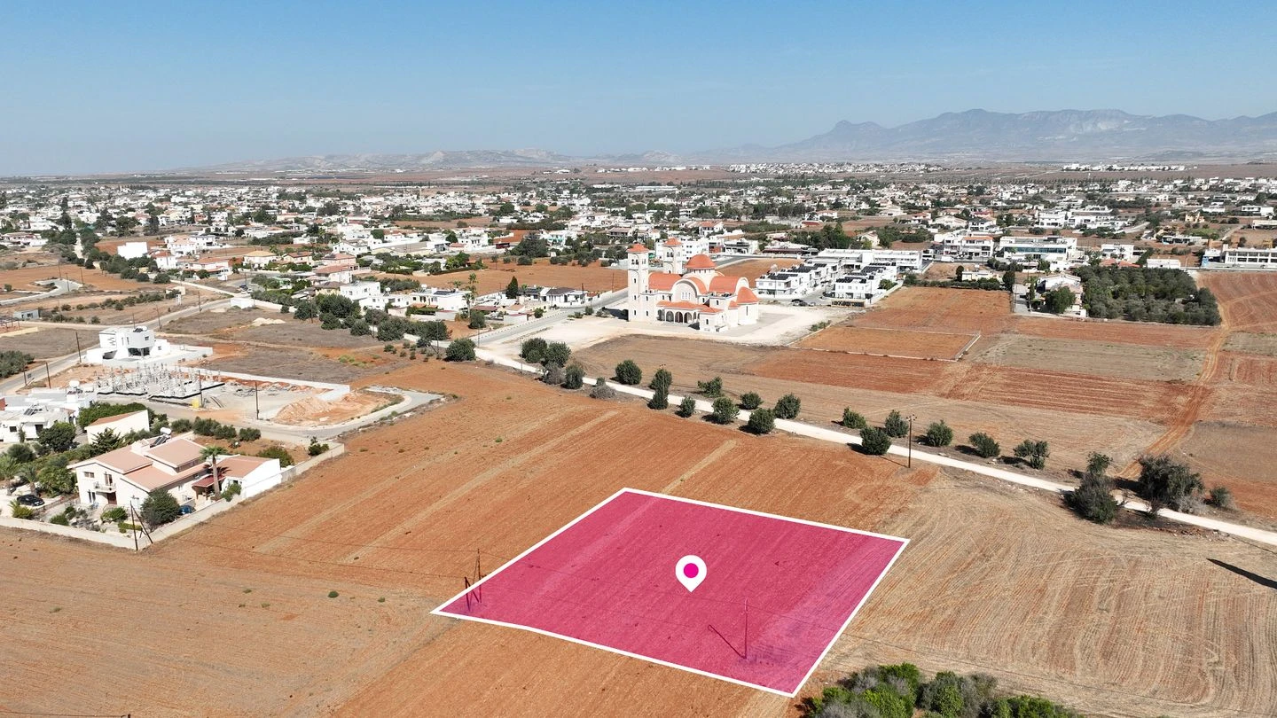 Residential field in Kokkinotrimithia Nicosia, image 1
