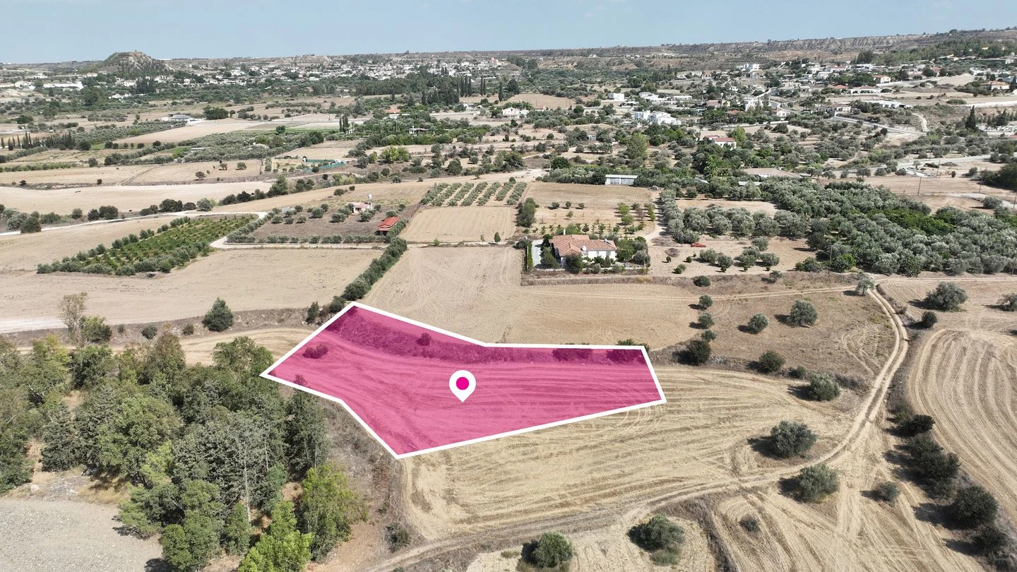 Residential field in Politiko Nicosia, image 1