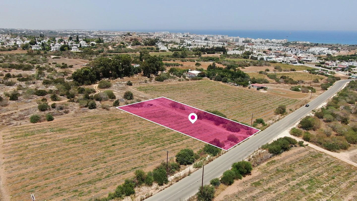 50 share of a residential field situated  in Paralimni Ammochostos, image 1