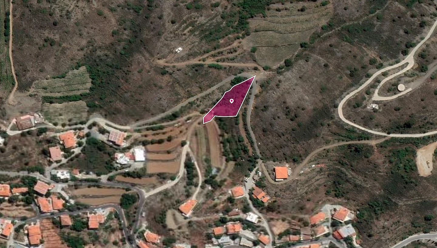 Residential field in Farmakas Nicosia, image 1