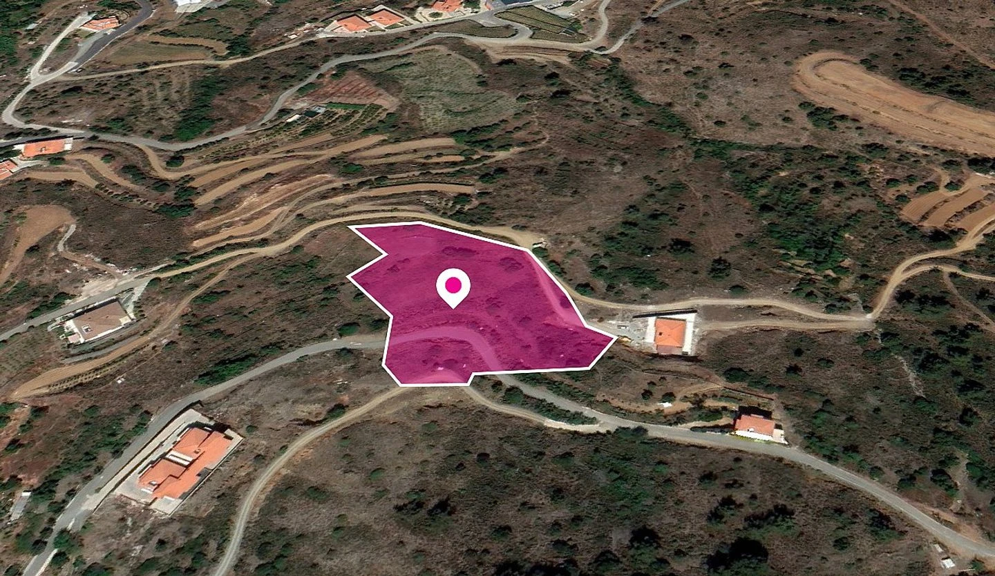 Residential field in Farmakas Nicosia, image 1