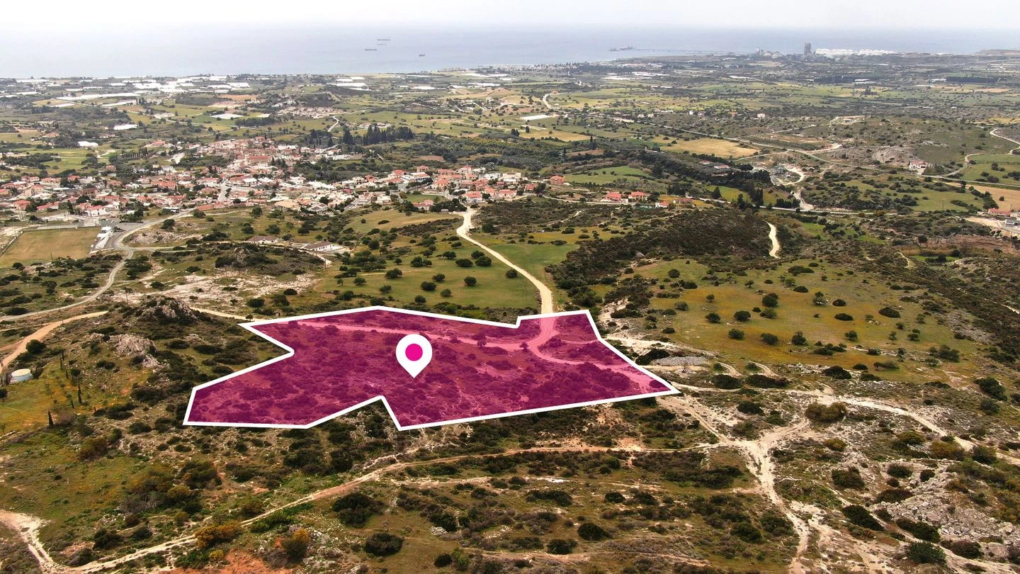 Touristic Field in Maroni Larnaca, image 1