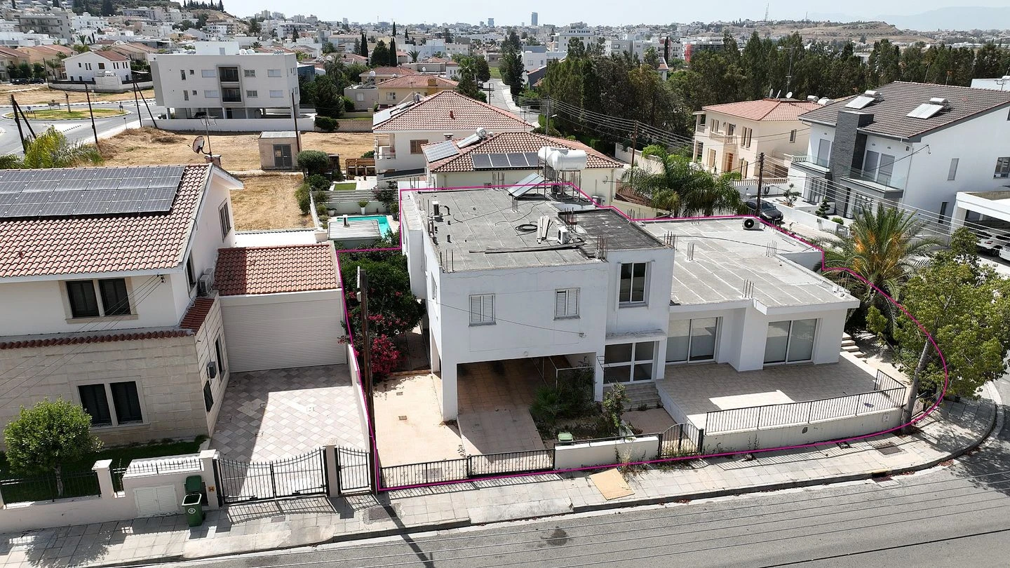 Detached twostorey housewith a semibasement in Aglantzia Nicosia, image 1
