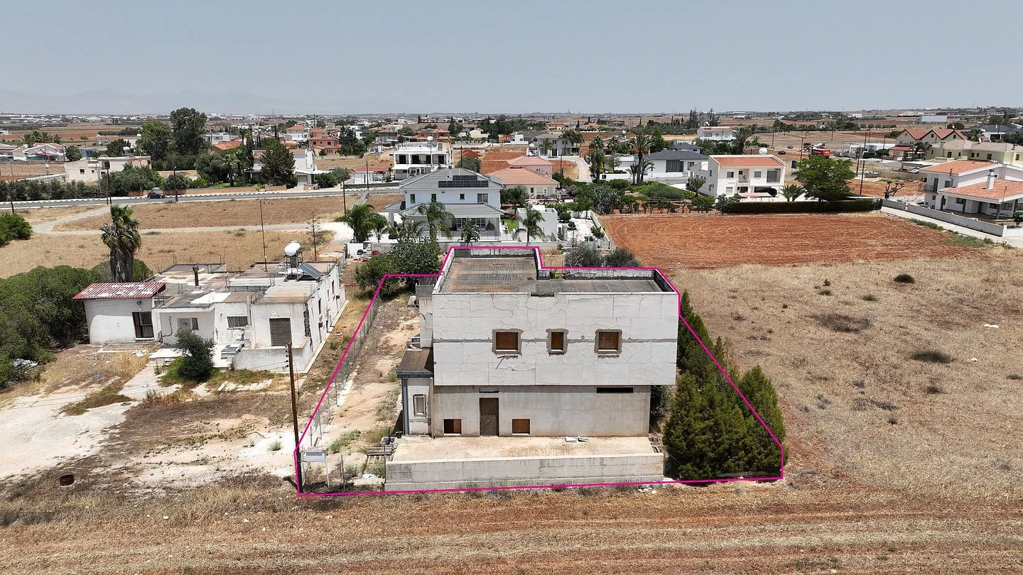Incomplete 3 bedroom house in Palaiometocho Nicosia, image 1
