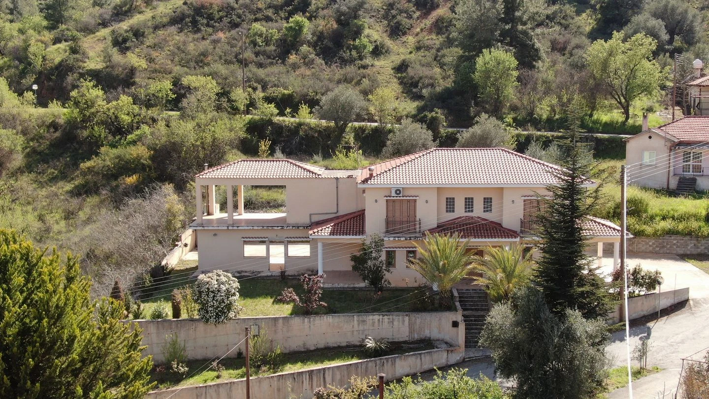 Spacious House in Kampos Nicosia, image 1