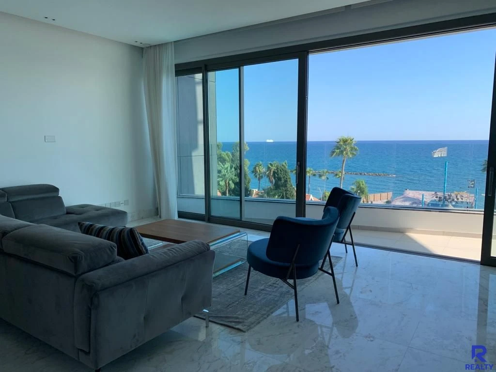 3-bedroom apartment with sea view, image 1