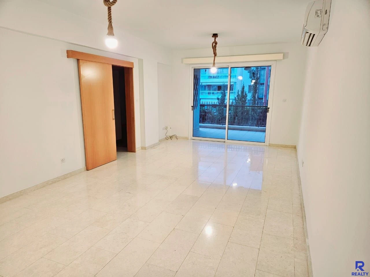 2-bedroom apartment to sale, image 1