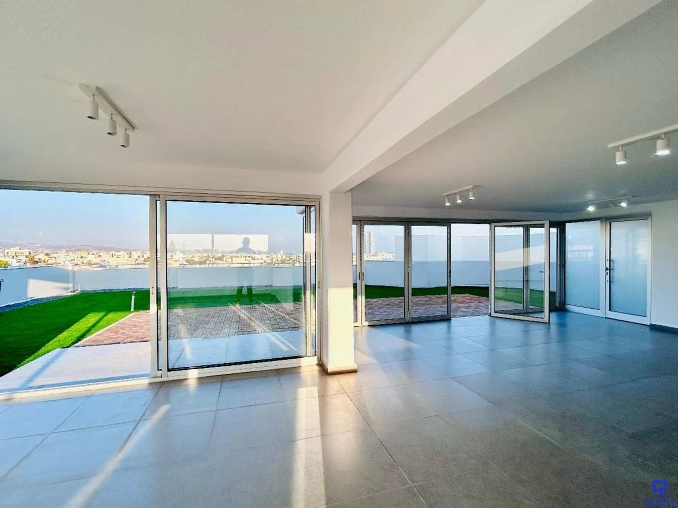 Dream rooftop office - limassol center, image 1