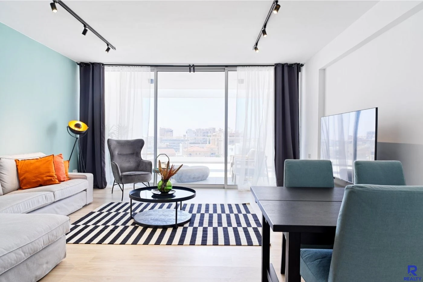 2-bedroom penthouse to rent, image 1