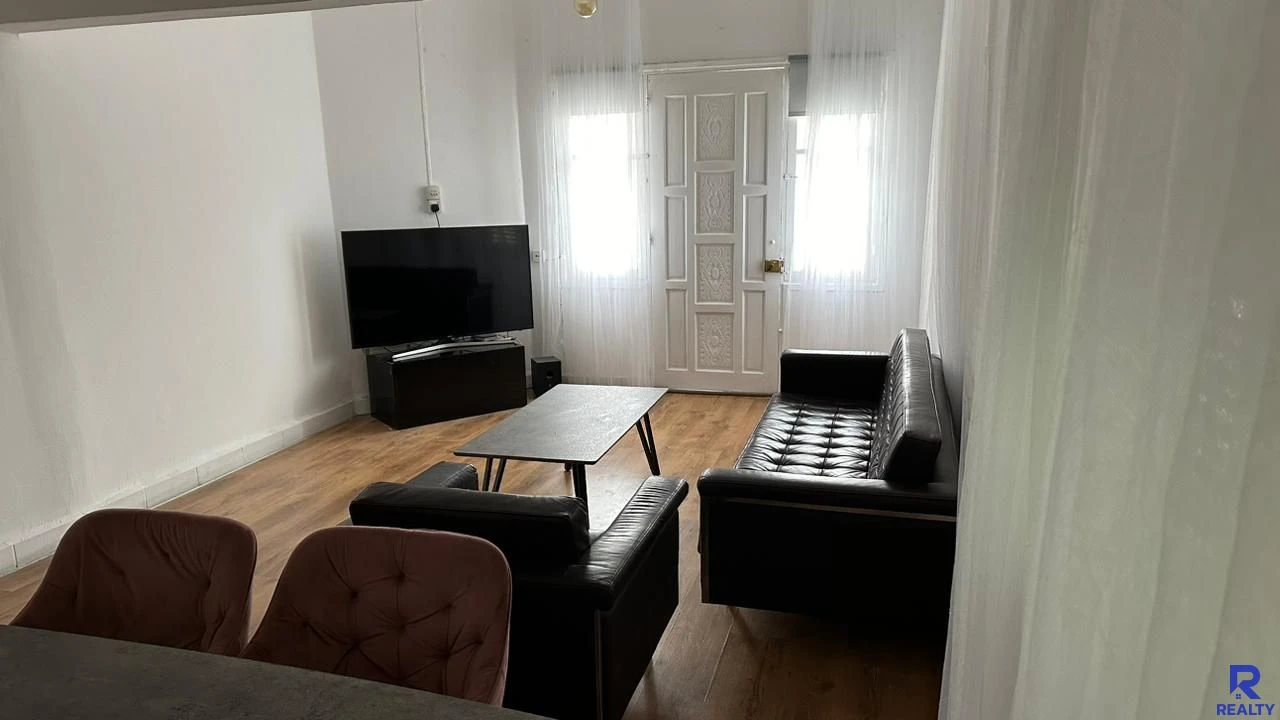 3-bedroom semi-detached to rent, image 1