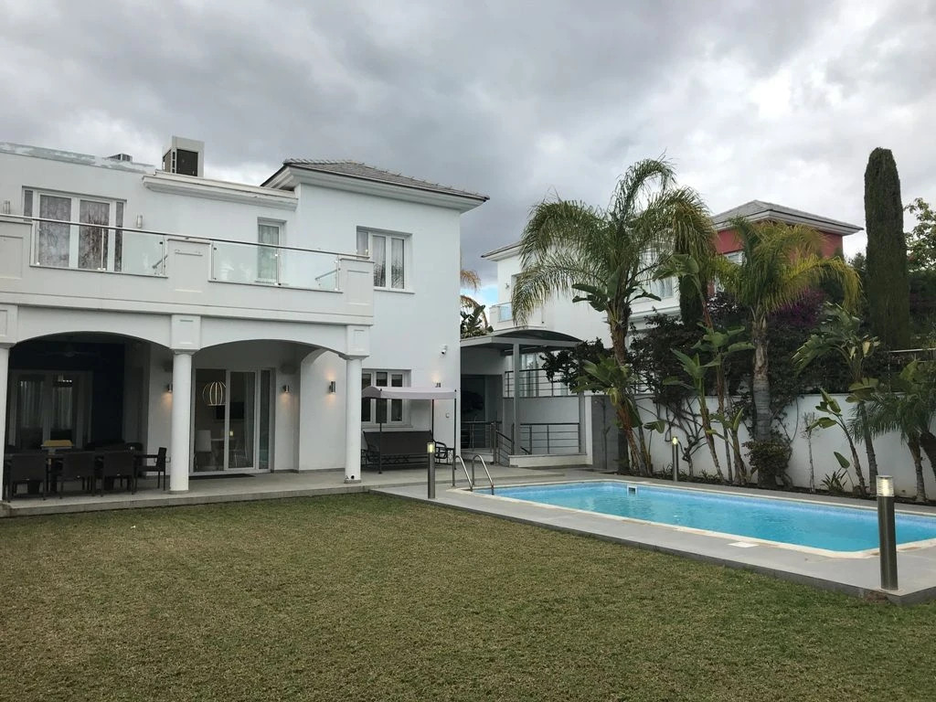 Luxurious villa for sale, image 1