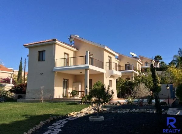 Villa with Mountain View and Pool, image 1