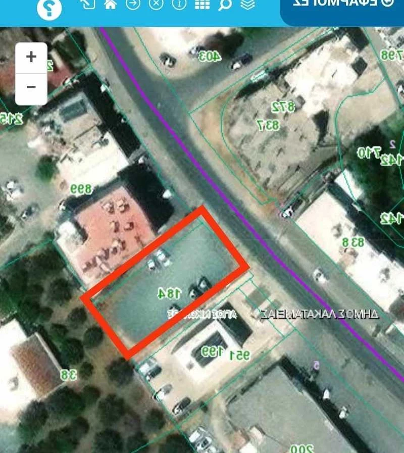 Commercial land 614 m², image 1