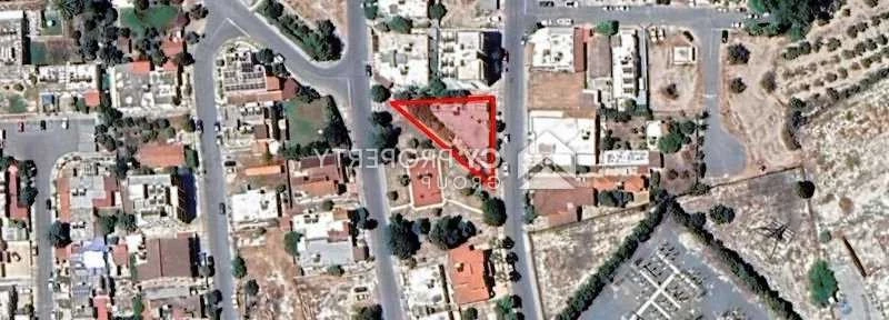 Commercial land 524 m², image 1