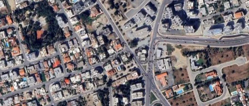 Commercial land 651 m², image 1