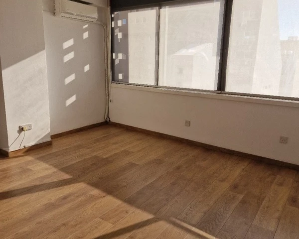 Office 150 m2 spacious in the center of the city in area pentadromos center €2.900, image 1