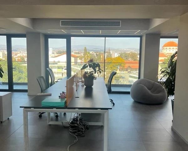 Luxury office in a fully renovated buldind located in a prime location €7.000, image 1