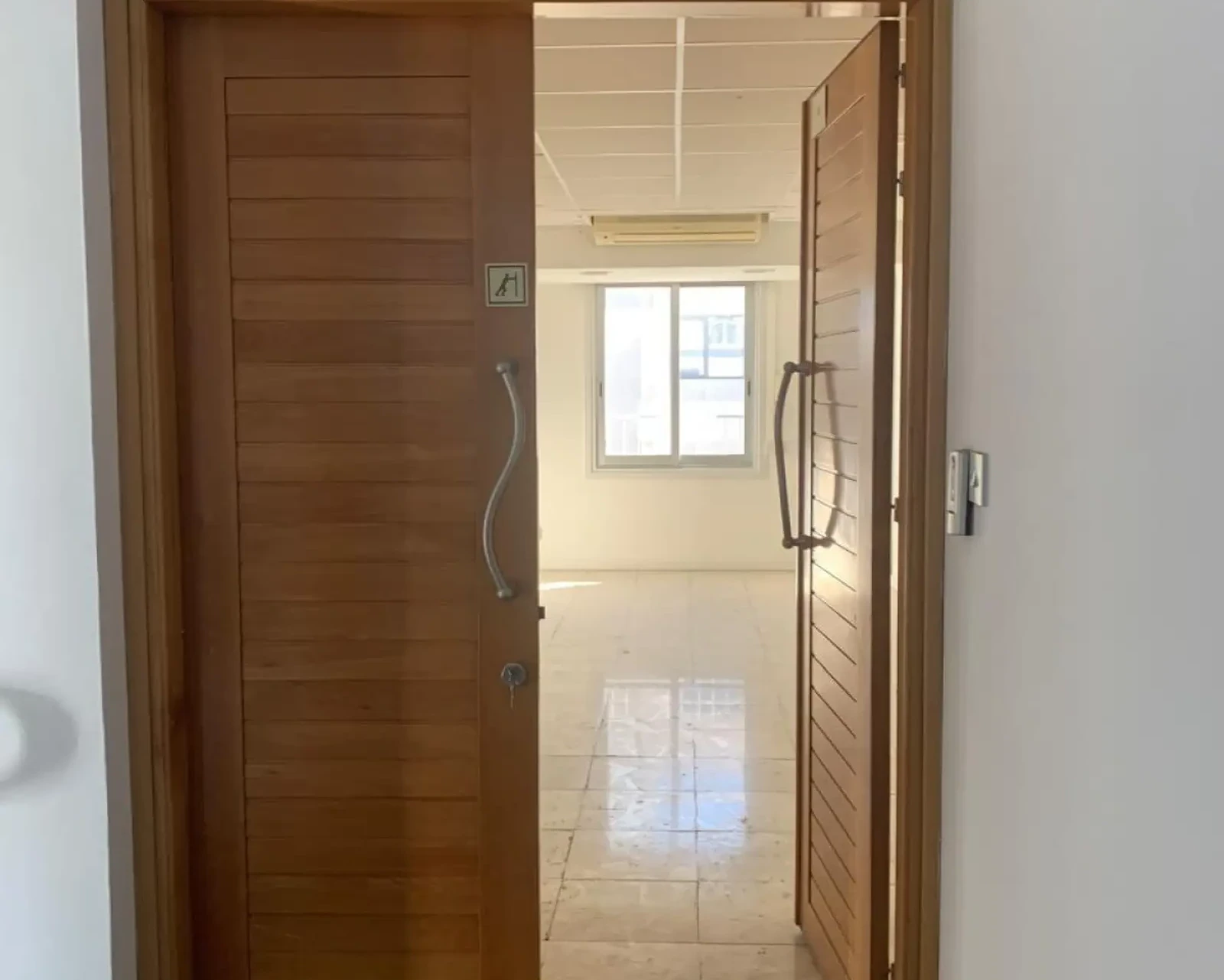 330sqm office on kennedy avenue, nicosia, image 1