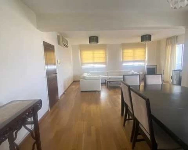 3-bedroom penthouse to rent €1.600, image 1