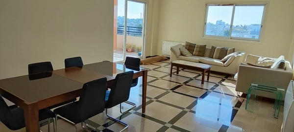 3-bedroom penthouse to rent €880, image 1
