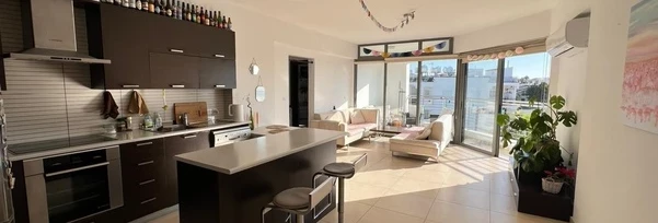 2-bedroom penthouse to rent €800, image 1