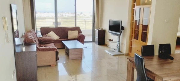 2-bedroom penthouse to rent €670, image 1