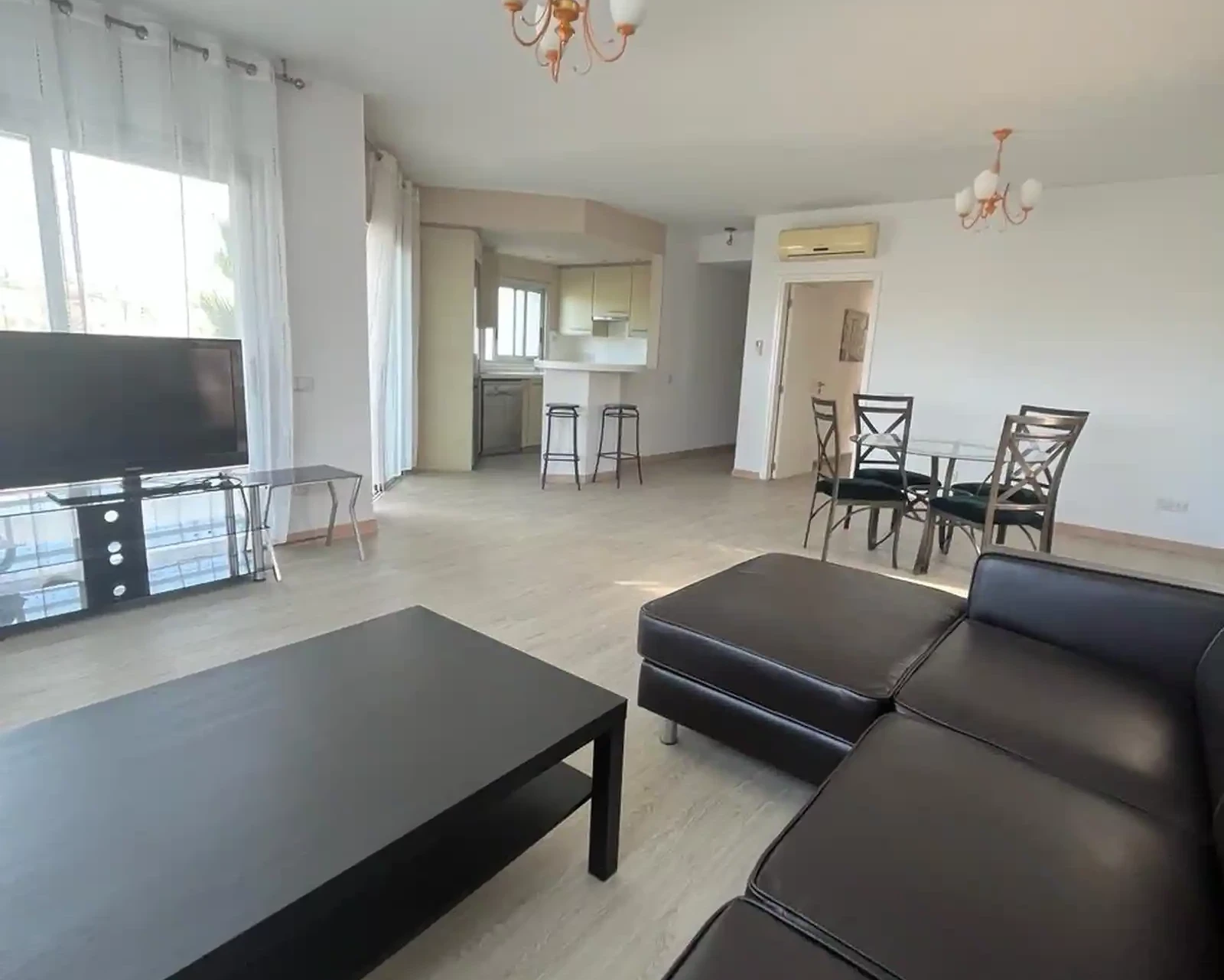 2-bedroom penthouse to rent €1.500, image 1