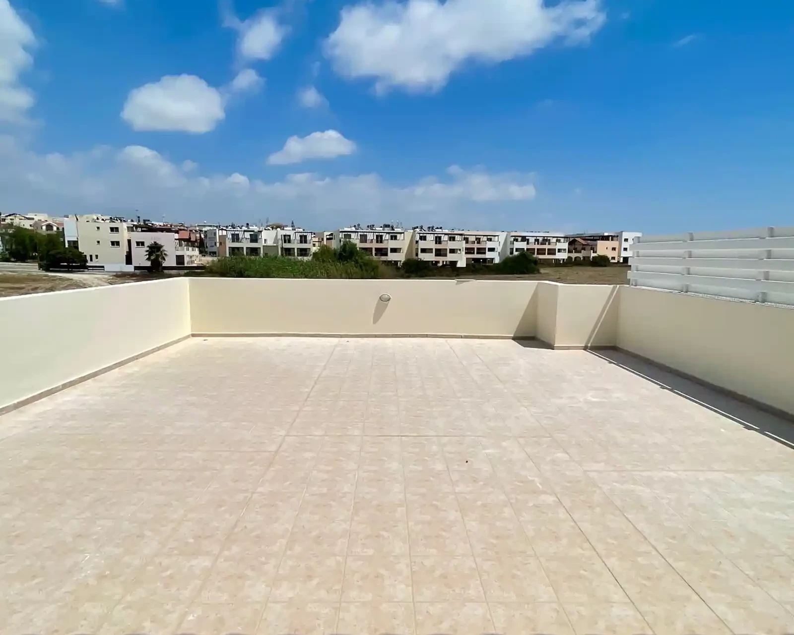 2-bedroom penthouse to rent €850, image 1