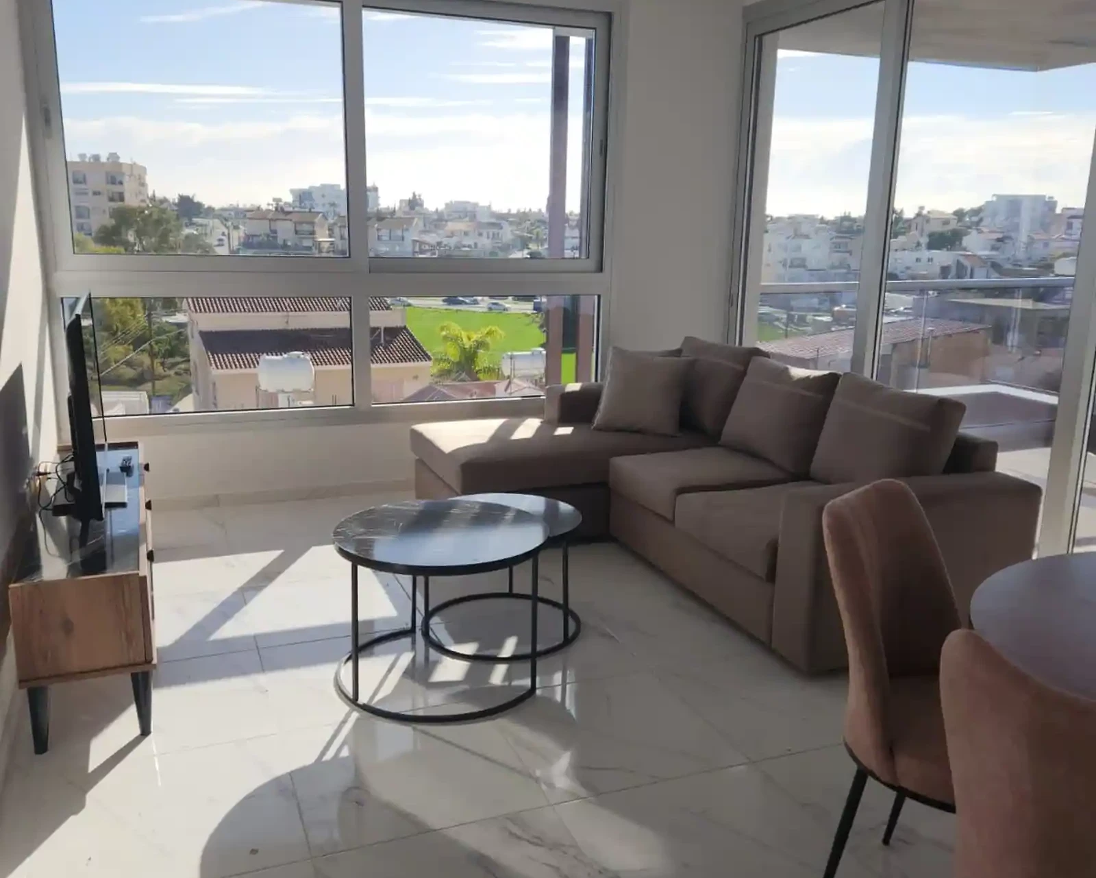 2-bedroom penthouse to rent €1.300, image 1