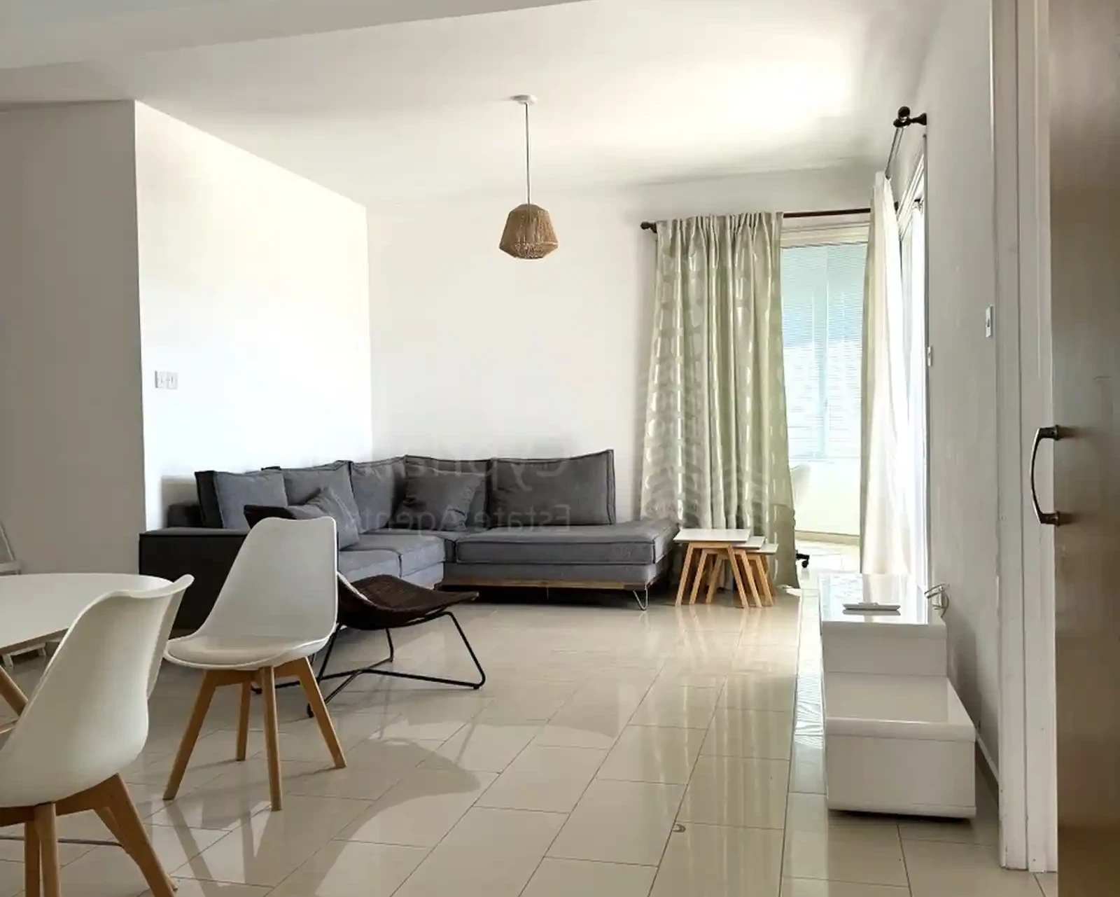 3-bedroom penthouse to rent €850, image 1