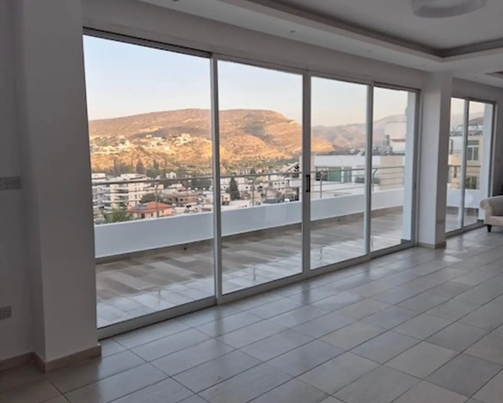 3-bedroom penthouse to rent, image 1