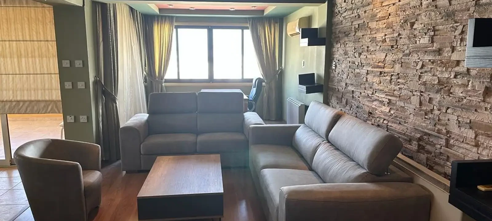 2-bedroom penthouse to rent, image 1