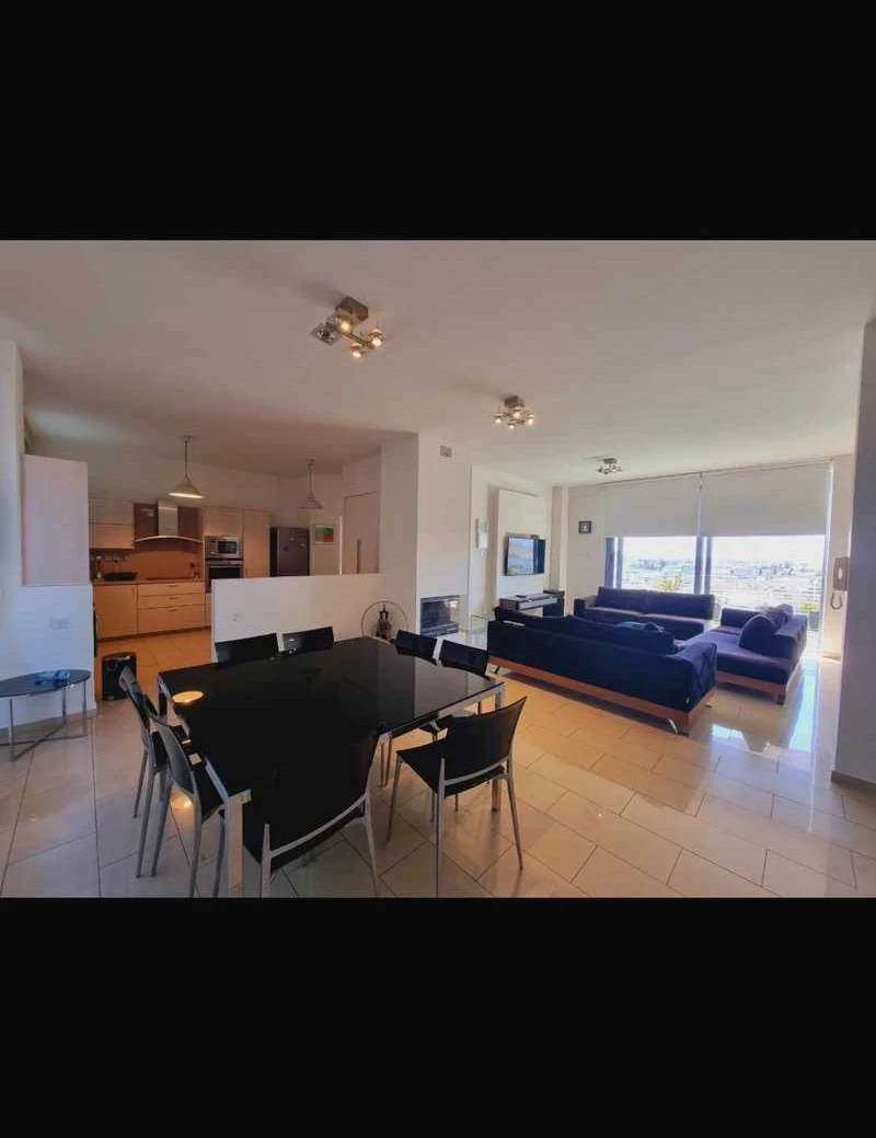 4-bedroom penthouse to rent, image 1