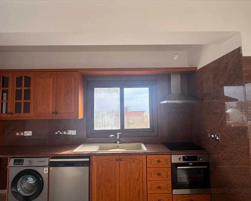 2-bedroom penthouse to rent, image 1