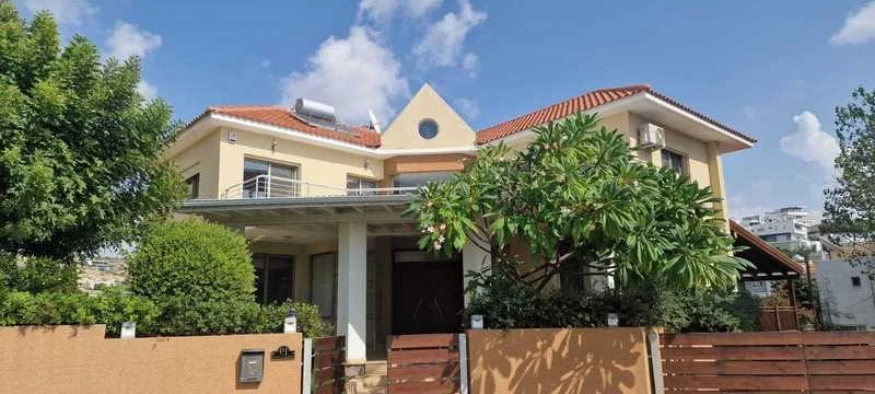 6-bedroom detached house to rent, image 1