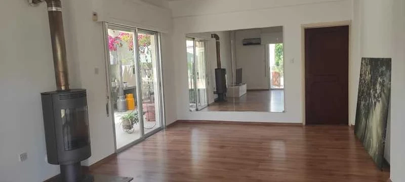 3-bedroom detached house to rent, image 1