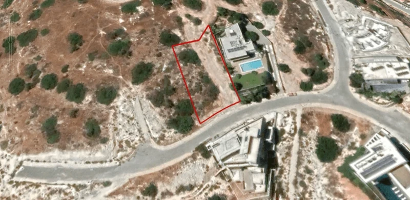 Residential land 806 m², image 1