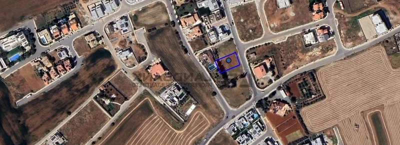 Residential land 741 m², image 1