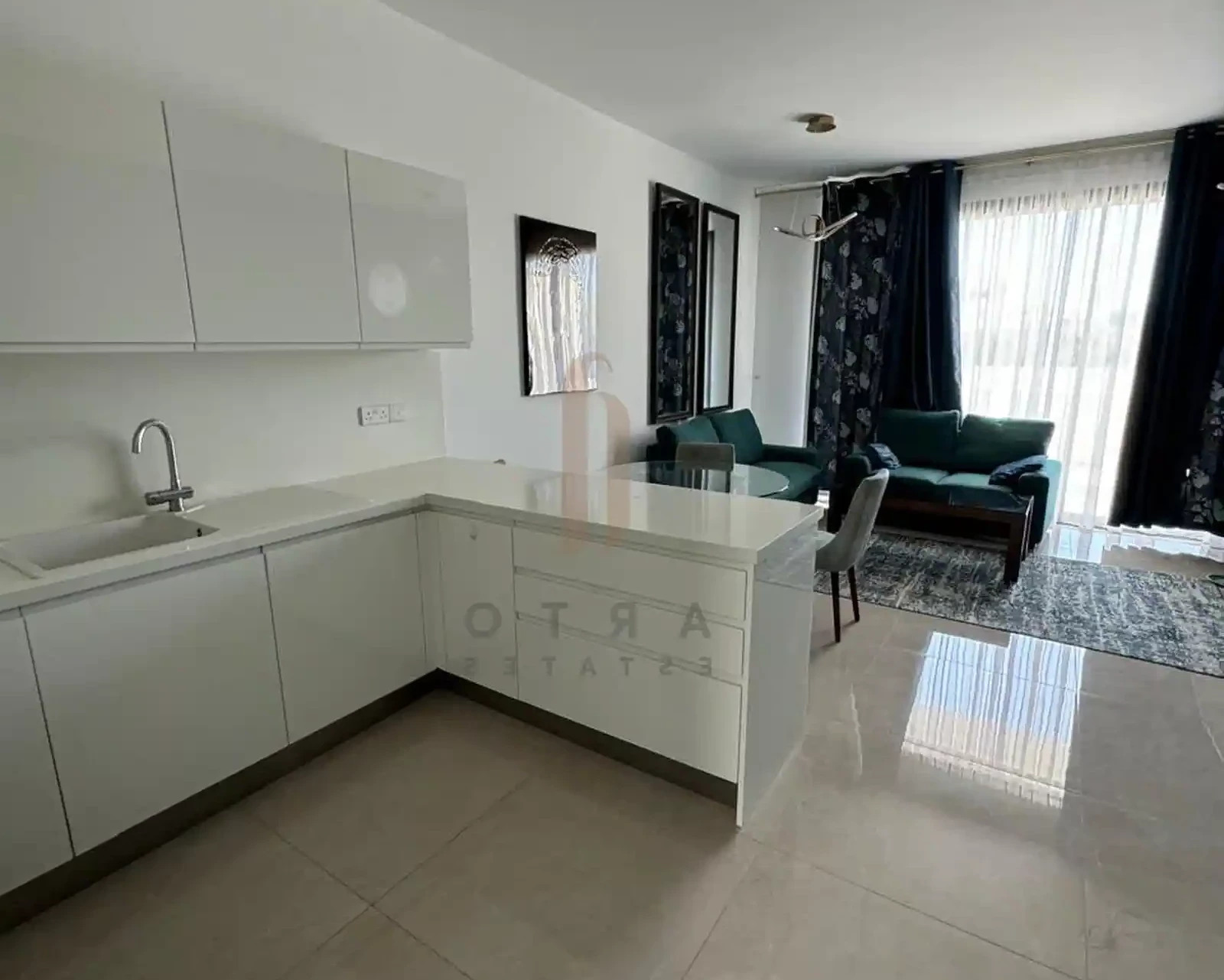 3-bedroom maisonette to rent, image 1