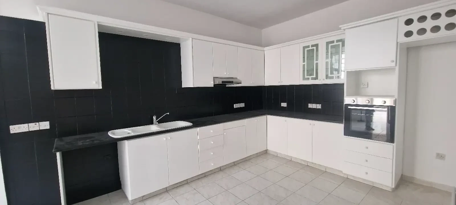 3-bedroom semi-detached to rent, image 1