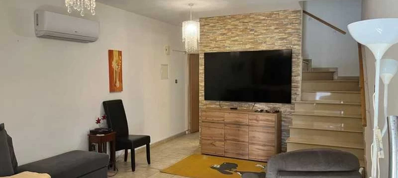 2-bedroom maisonette to rent, image 1