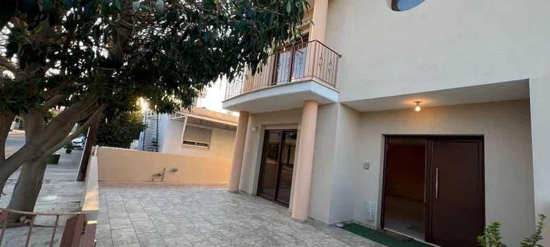 4-bedroom semi-detached to rent, image 1