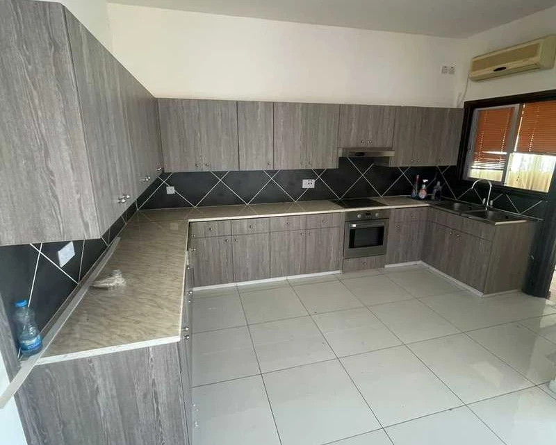 4-bedroom semi-detached to rent, image 1