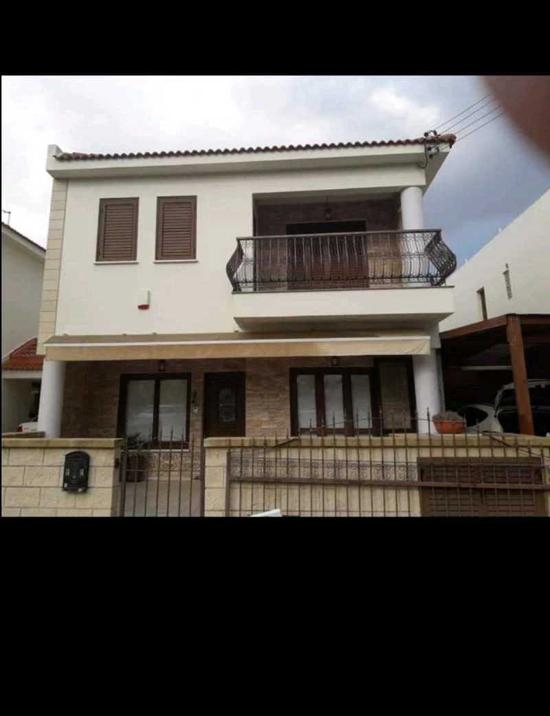 4-bedroom semi-detached to rent, image 1