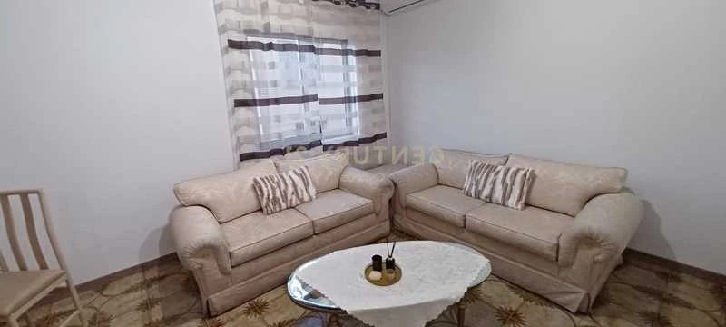 2-bedroom semi-detached to rent, image 1