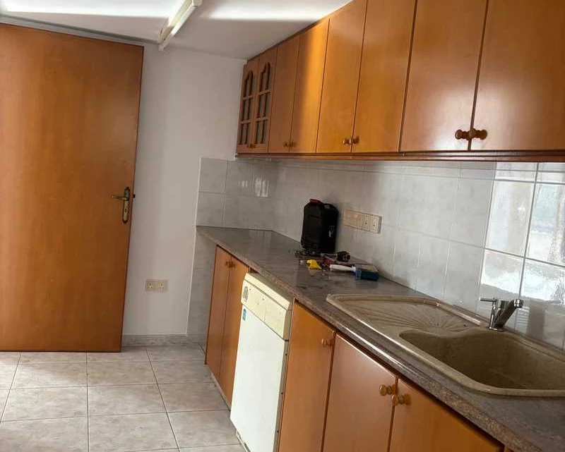 2-bedroom semi-detached to rent, image 1